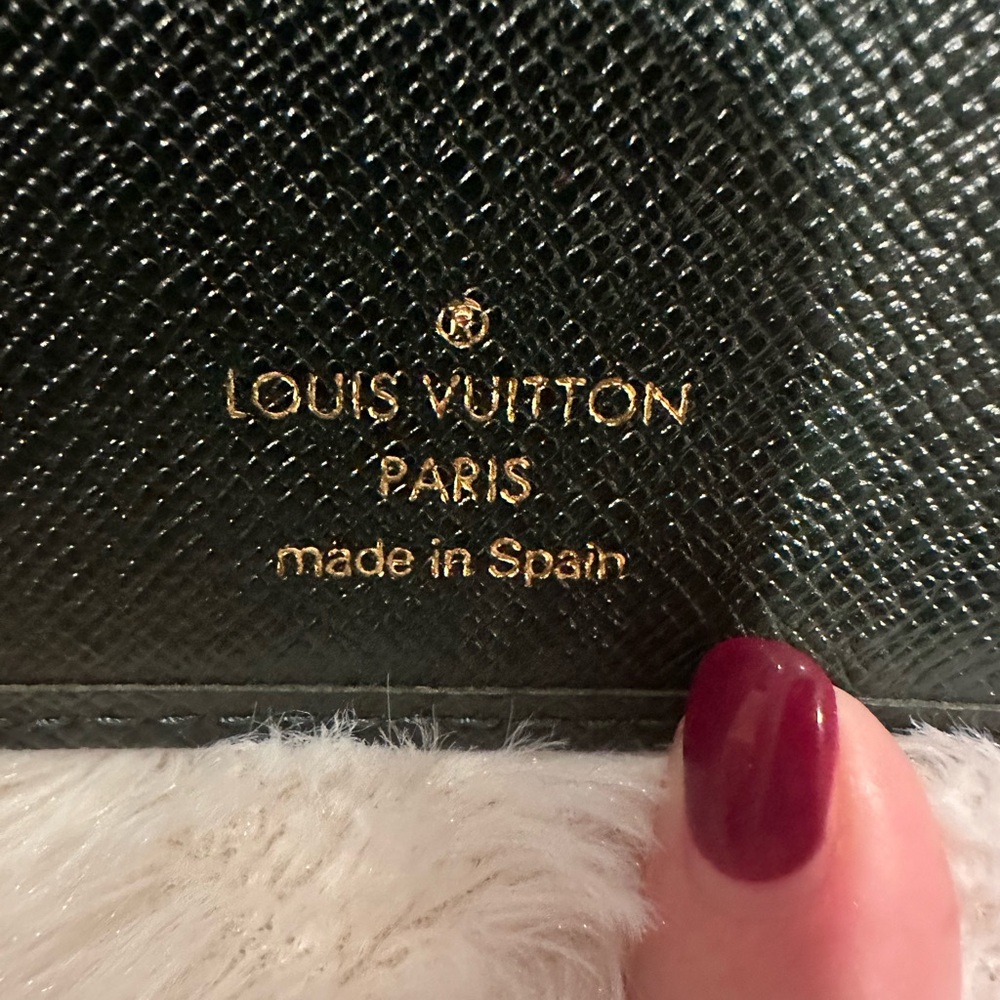 Louis Vuitton Tiaga leather Wallet - Picture 7 of 8